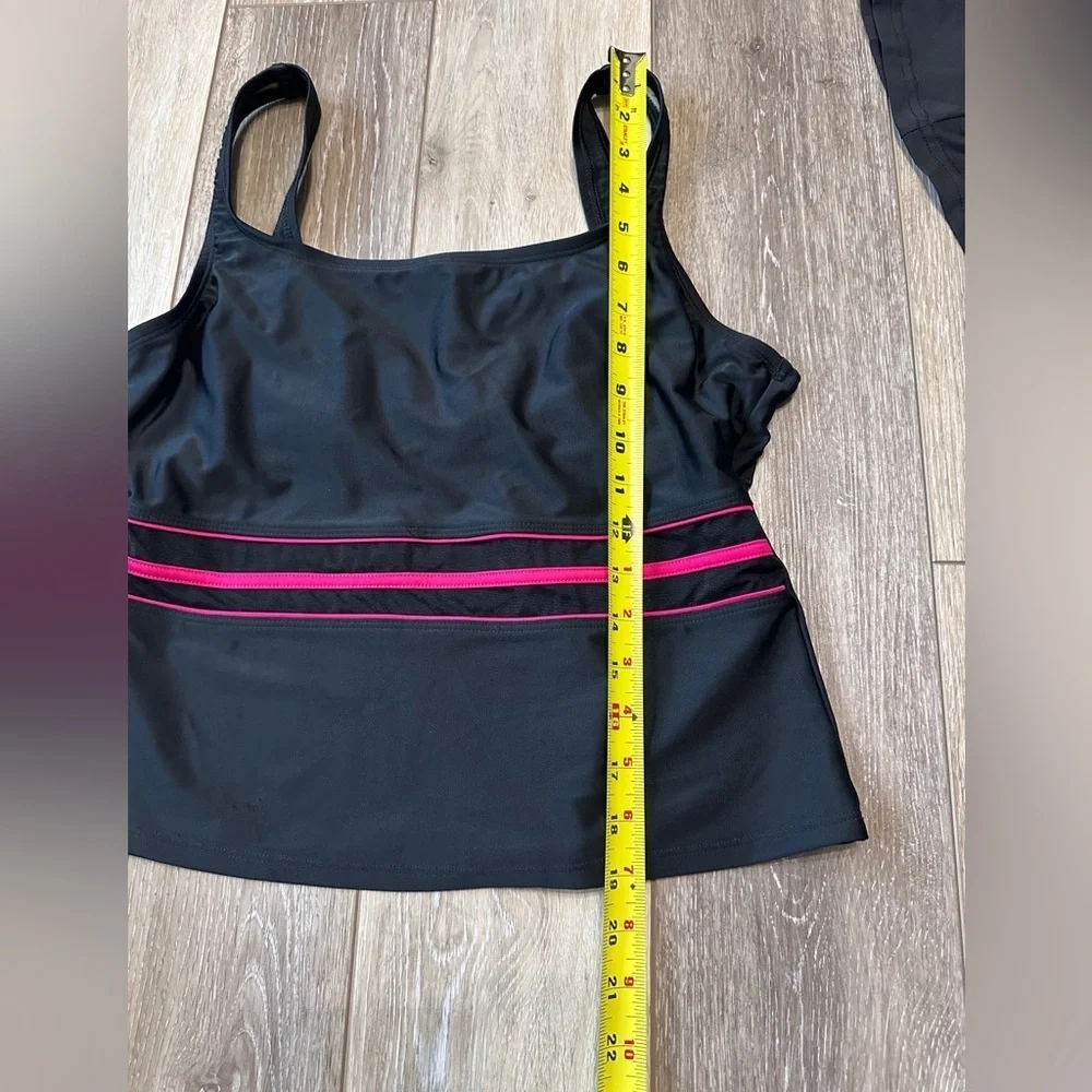 #4) 🏖️Speedo swim set size: Top-12 bottom-10  black with pink under chest